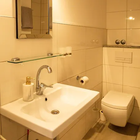 Отель Schmidt Garni 3*